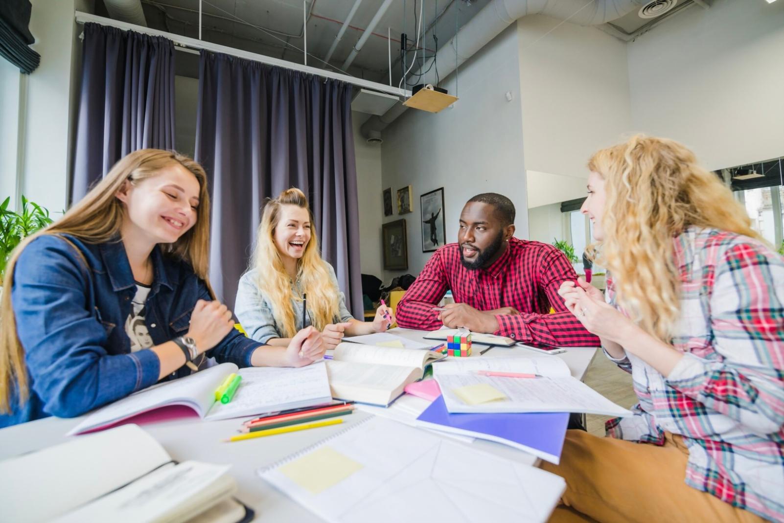 Séance de formation collaborative en entreprise